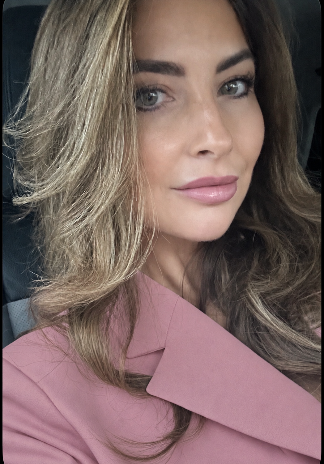 Dr Jo wearing a dusky pink jacket